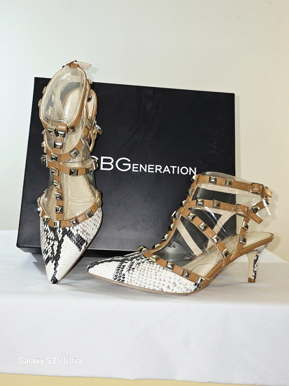BCBGeneration Niro-X Kitten Heel Pumps In White/Black Multi Size 7M